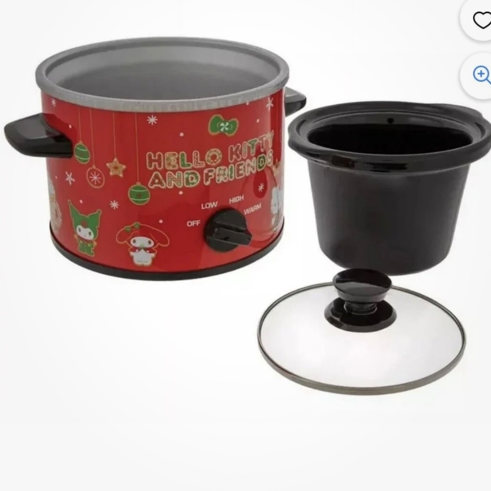 Uncanny Brands Hello Kitty 2-Quart Slow Cooker Holiday Design Temp Settings‎